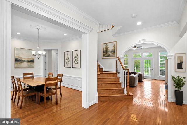 35124 GREYFRIAR DR, Round Hill, VA 20141