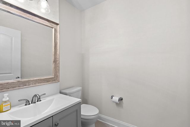 35124 GREYFRIAR DR, Round Hill, VA 20141