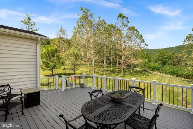 35124 GREYFRIAR DR, Round Hill, VA 20141