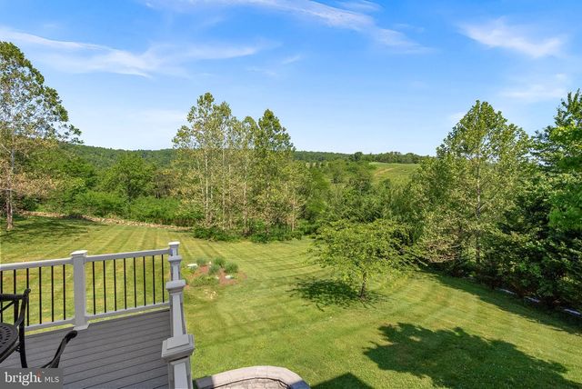 35124 GREYFRIAR DR, Round Hill, VA 20141