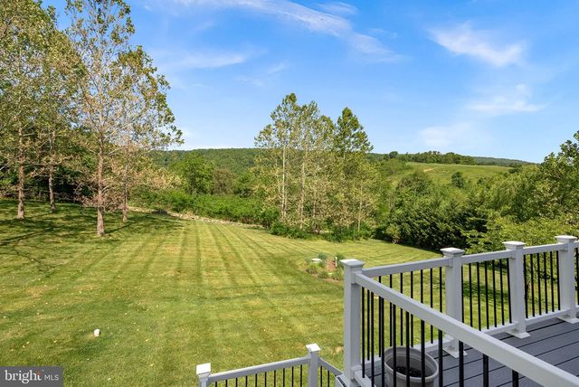 35124 GREYFRIAR DR, Round Hill, VA 20141