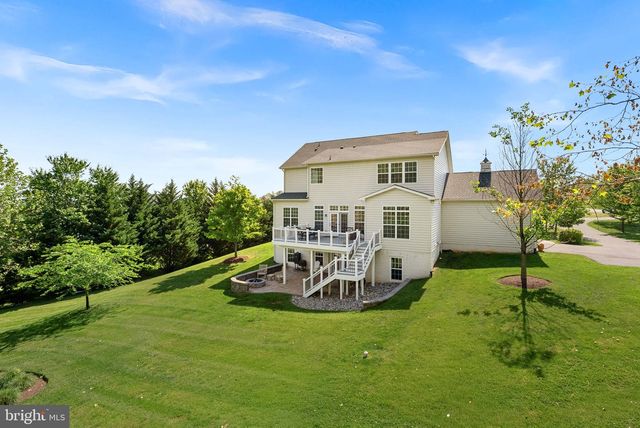 35124 GREYFRIAR DR, Round Hill, VA 20141