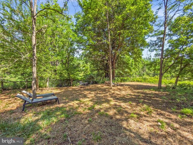 35124 GREYFRIAR DR, Round Hill, VA 20141