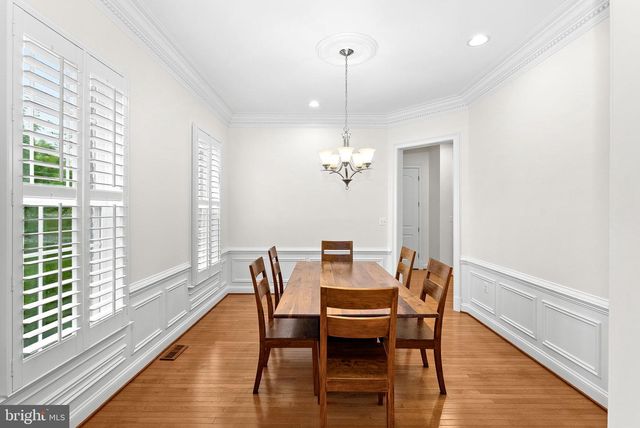35124 GREYFRIAR DR, Round Hill, VA 20141