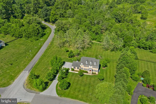 35124 GREYFRIAR DR, Round Hill, VA 20141