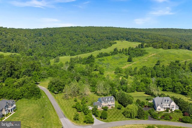 35124 GREYFRIAR DR, Round Hill, VA 20141