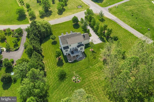35124 GREYFRIAR DR, Round Hill, VA 20141