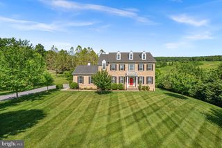 35124 GREYFRIAR DR, Round Hill, VA 20141