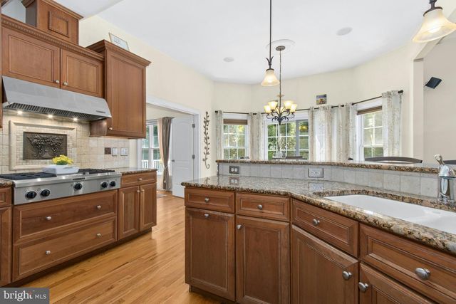 1 HARTMAN CT, Clark, NJ 07066