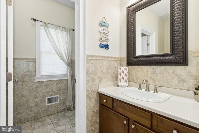 1 HARTMAN CT, Clark, NJ 07066