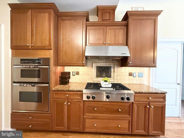 1 HARTMAN CT, Clark, NJ 07066