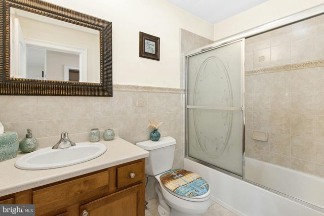 1 HARTMAN CT, Clark, NJ 07066