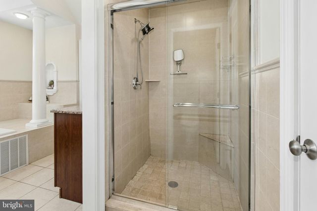 1 HARTMAN CT, Clark, NJ 07066