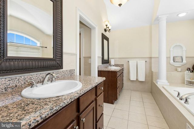 1 HARTMAN CT, Clark, NJ 07066