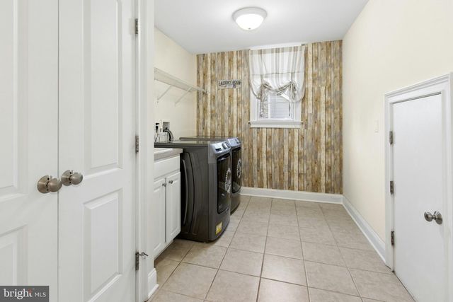 1 HARTMAN CT, Clark, NJ 07066