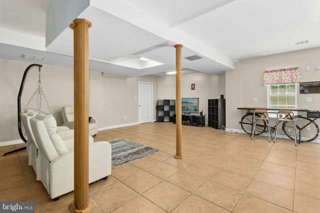 1 HARTMAN CT, Clark, NJ 07066