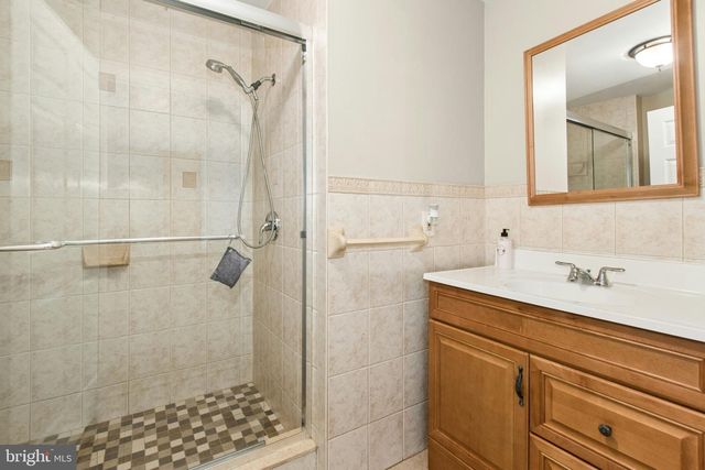 1 HARTMAN CT, Clark, NJ 07066