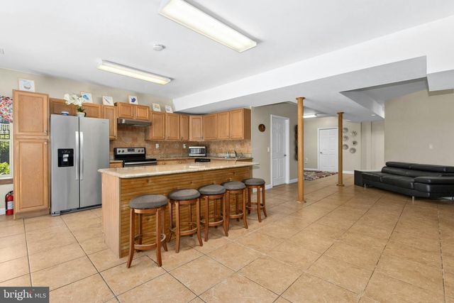 1 HARTMAN CT, Clark, NJ 07066