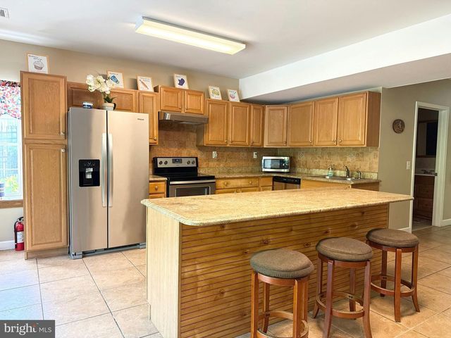 1 HARTMAN CT, Clark, NJ 07066