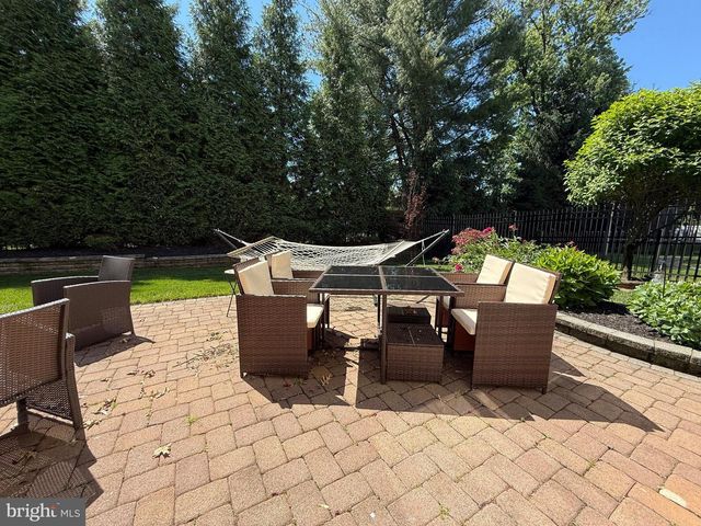 1 HARTMAN CT, Clark, NJ 07066