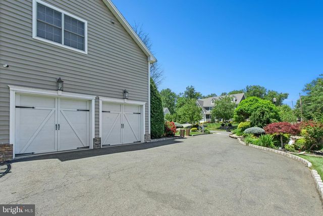 1 HARTMAN CT, Clark, NJ 07066