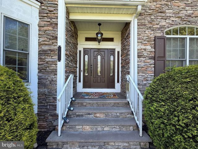 1 HARTMAN CT, Clark, NJ 07066