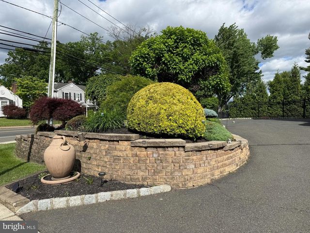 1 HARTMAN CT, Clark, NJ 07066