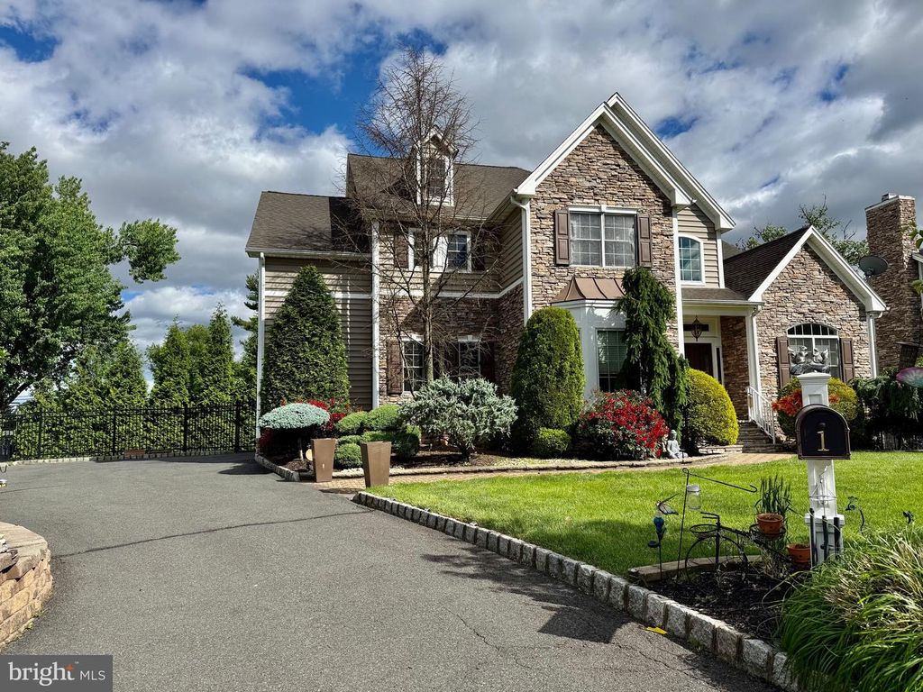 1 HARTMAN CT, Clark, NJ 07066