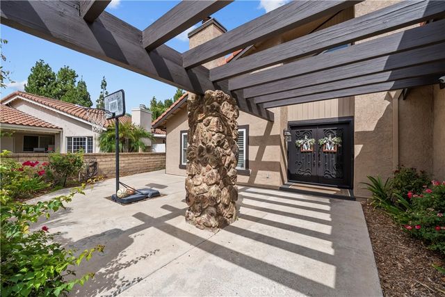 21215 Georgetown Drive, Saugus, CA 91350