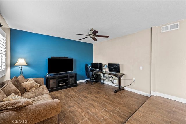 21215 Georgetown Drive, Saugus, CA 91350