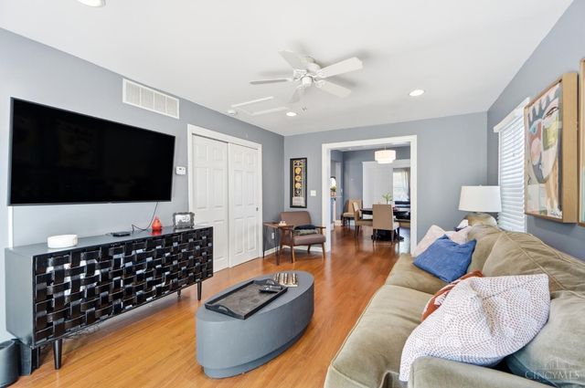 2721 Hyde Park Avenue, Cincinnati, OH 45209