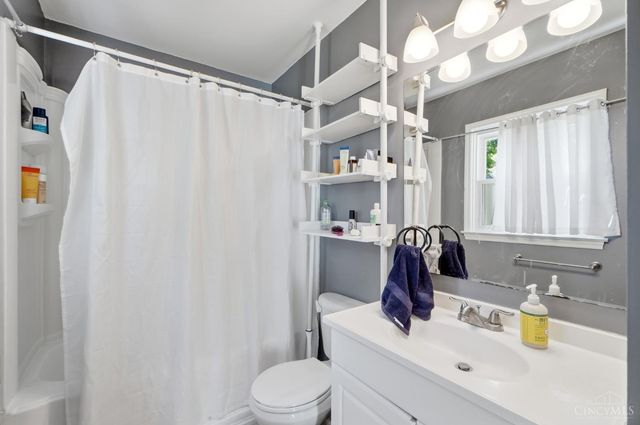 2721 Hyde Park Avenue, Cincinnati, OH 45209