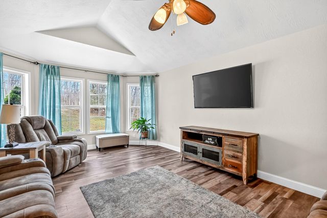 6038 State Highway A, Marshfield, MO 65706