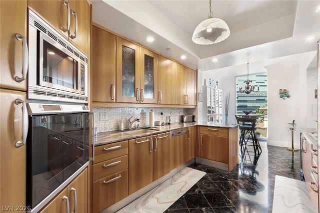 2857 Paradise Road 404, Las Vegas, NV 89109