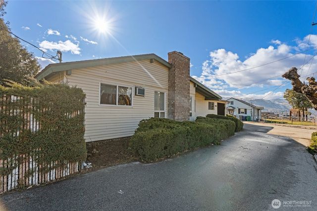 850 Grant Road, East Wenatchee, WA 98802