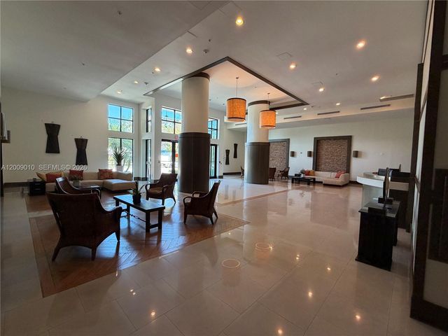 4242 NW 2nd St 913, Miami, FL 33126