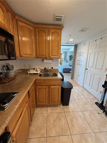 4242 NW 2nd St 913, Miami, FL 33126