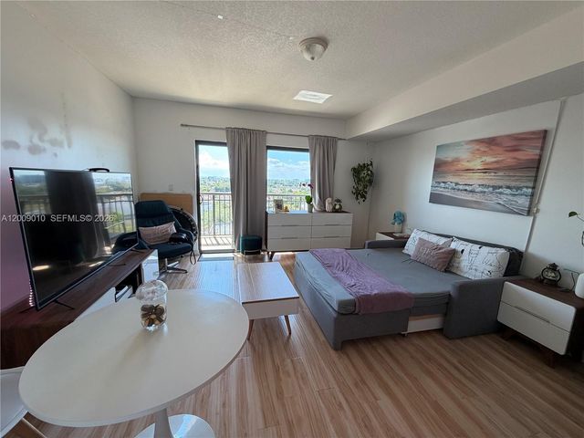 4242 NW 2nd St 913, Miami, FL 33126