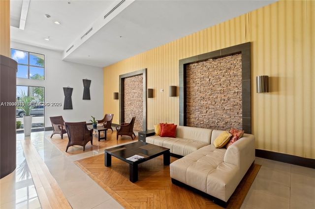 4242 NW 2nd St 913, Miami, FL 33126