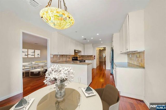 5 Kings Court, Fort Lee, NJ 07024