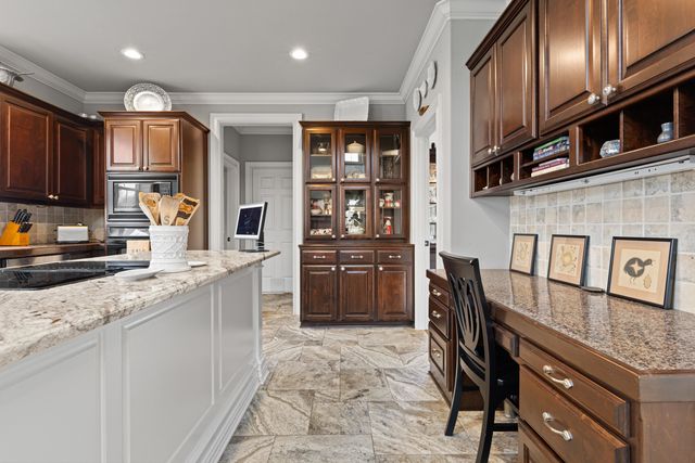 115 Oak Isle, Longview, TX 75605