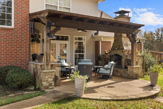 115 Oak Isle, Longview, TX 75605