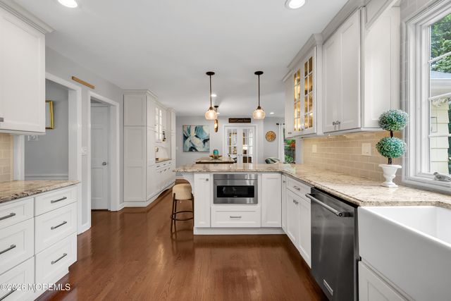9 Briarwood Road, Fair Haven, NJ 07704