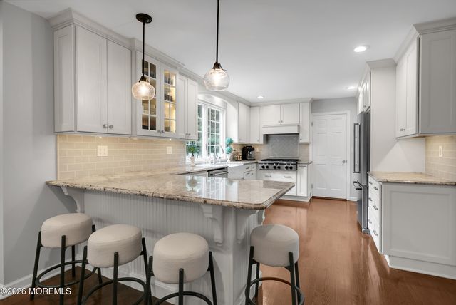 9 Briarwood Road, Fair Haven, NJ 07704
