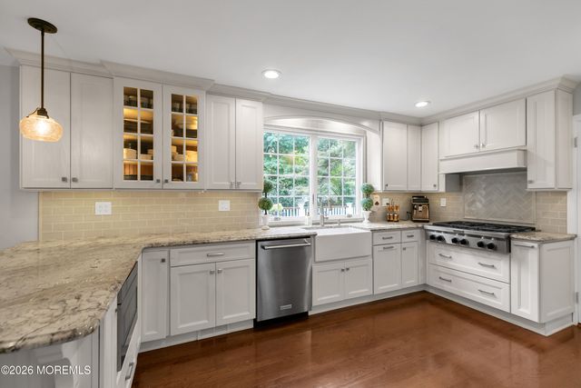 9 Briarwood Road, Fair Haven, NJ 07704