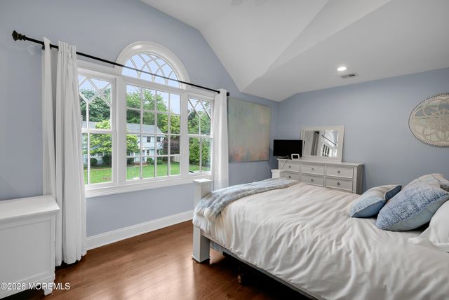 9 Briarwood Road, Fair Haven, NJ 07704