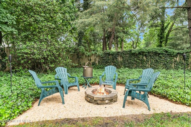 9 Briarwood Road, Fair Haven, NJ 07704