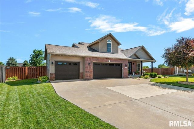 911 CYPRESS Drive, Chatham, IL 62629