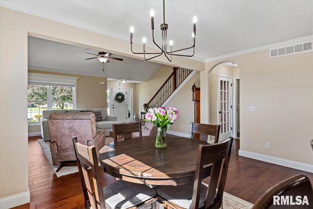911 CYPRESS Drive, Chatham, IL 62629