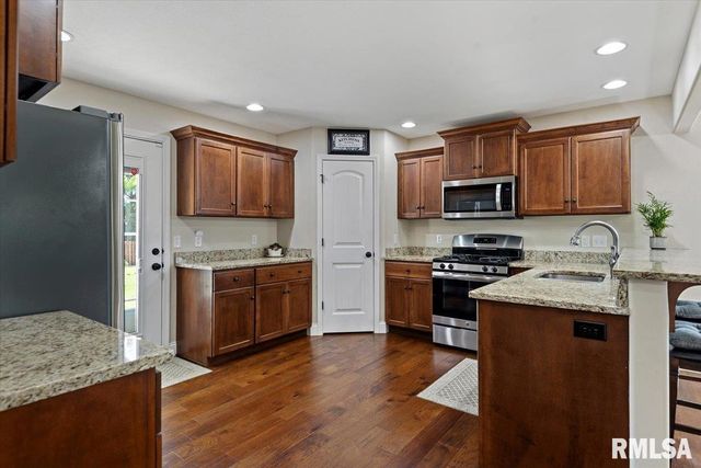 911 CYPRESS Drive, Chatham, IL 62629
